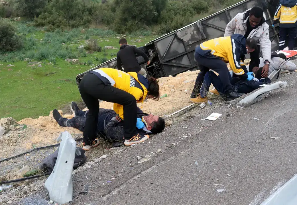 Antalya’da Yolcu Otobüsü Faciası: 10 Ölü, 24 Yaralı 43